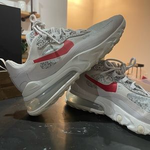 Nike Air Max 270 React
Safari Grey Red